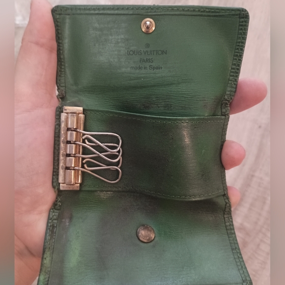 AUTHENTIC Louis Vuitton Green Epi Leather 4 Key Holder - Picture 4 of 7